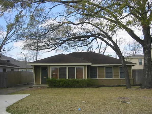 4622 Willow St, Bellaire, TX 77401