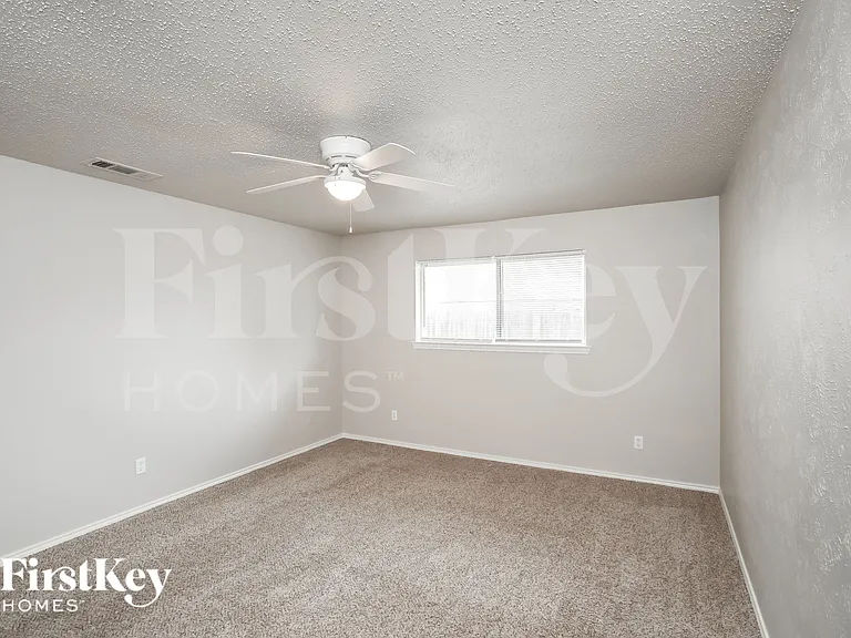 1841 College Pkwy — Photo 13