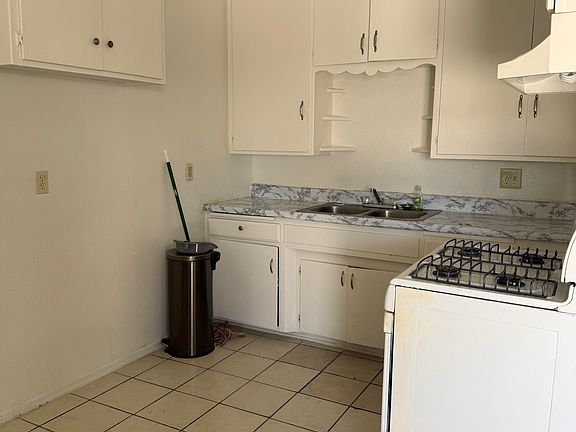 3rd image of 20744 Thunderbird Rd APT 02
