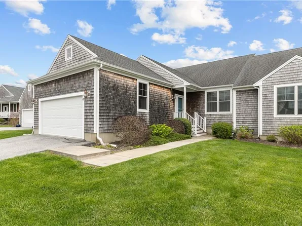 97 Osprey Ct #12B, Middletown, RI 02842