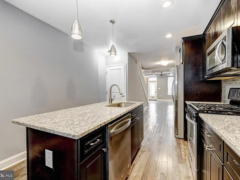 822 S Highland Ave — Photo 13