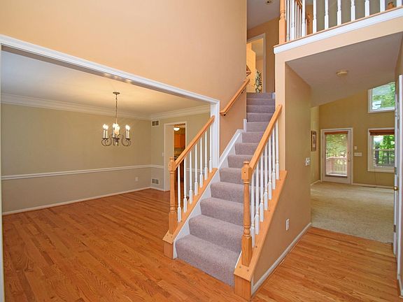 2nd image of 101 Woodridge Ct