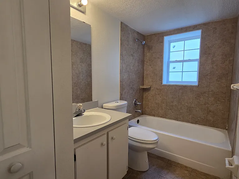 915 Ariana Apartment Community — Photo 16
