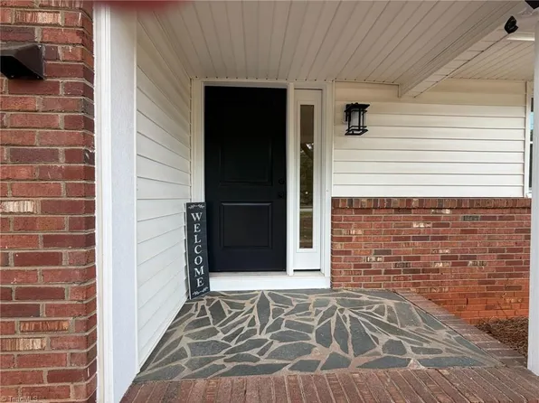 2701 Tudor Rd, Winston Salem, NC 27106