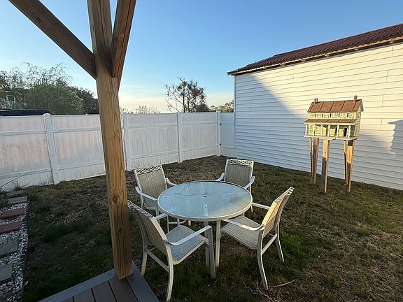 3rd image of 16332 Piney Point Rd #A