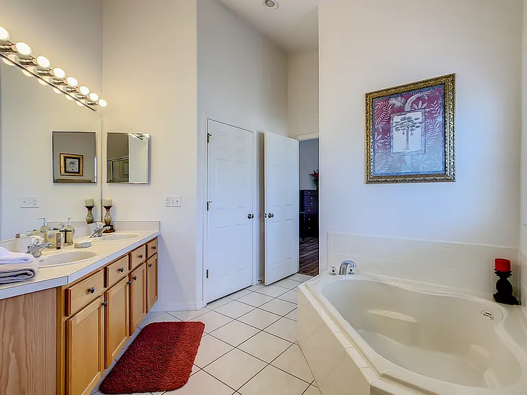 16724 Rolling Green Dr — Photo 43