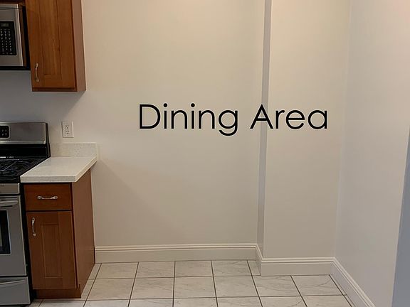 4th image of 2201 California St APT 3