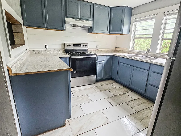 149 SW Balboa Pl — Photo 4