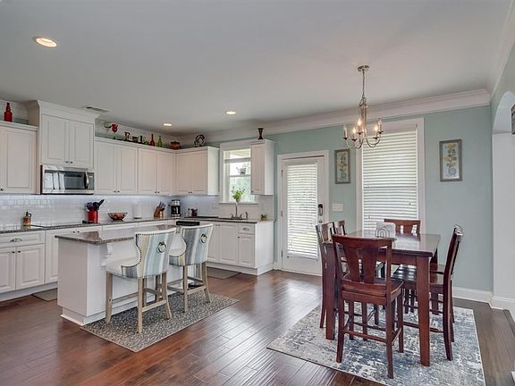 5th image of 347 Bella Rose Dr