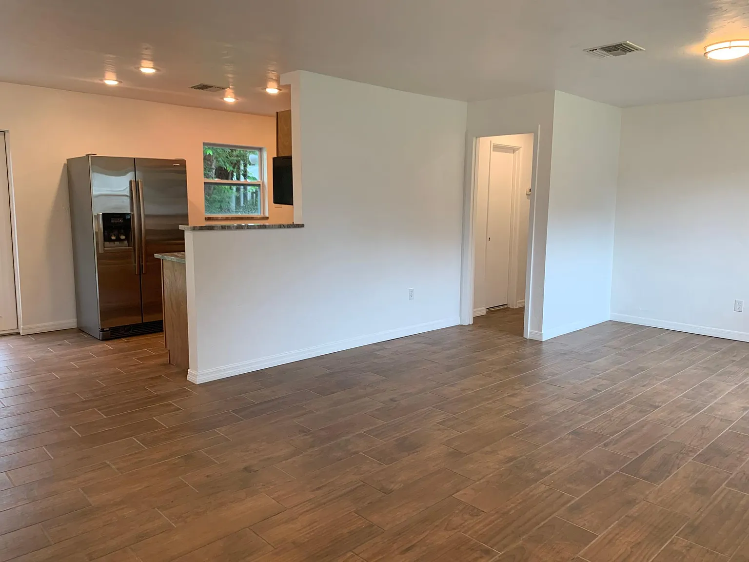 3 bed, 1200 sqft, $2,300 — Photo 3