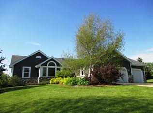 103 Daniel Dr, North Prairie, WI 53153