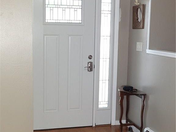 2nd image of 225 Macarthur Dr