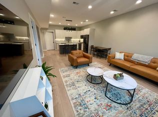 540 N Milwaukee Ave #302, Libertyville, IL 60048