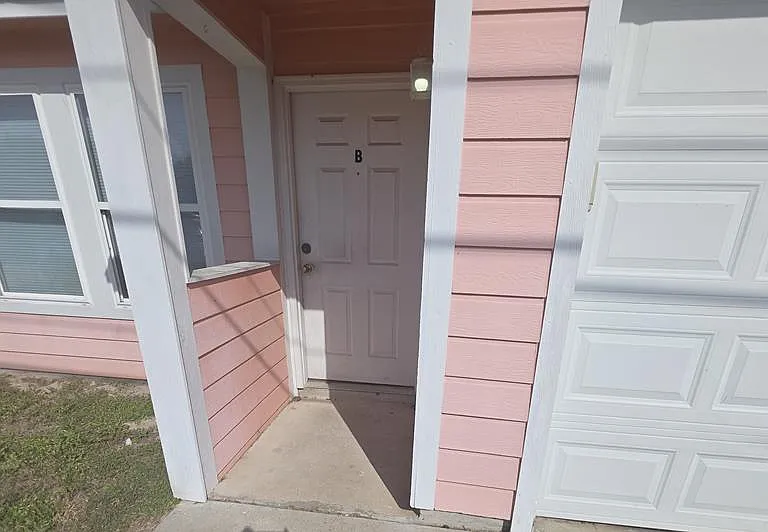 1210 Chaparral St #3B — Photo 1