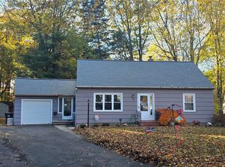 61 Villewood Dr, Rochester, NY 14616