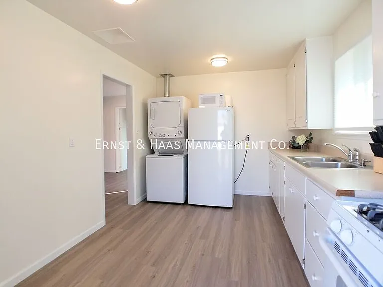 3080 Palo Verde Ave — Photo 7