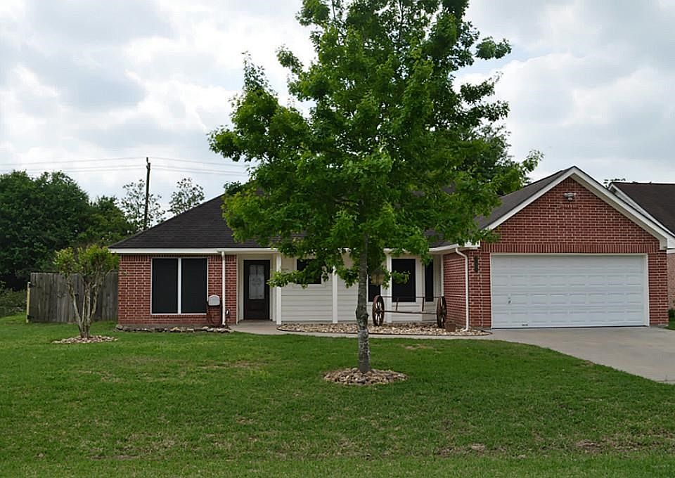 Beautiful updated 3 bed, 2 bath home w/2 car car garage,