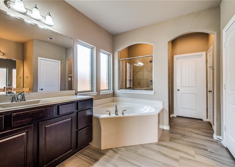1st image of 3723 Sweetbriar Dr