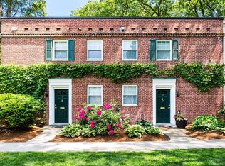 101 Thornton Rd #1, Chestnut Hill, MA 02467