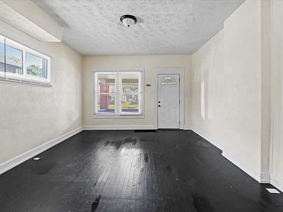 4th image of 1050-1052 N Warman Ave #D76a2d08b