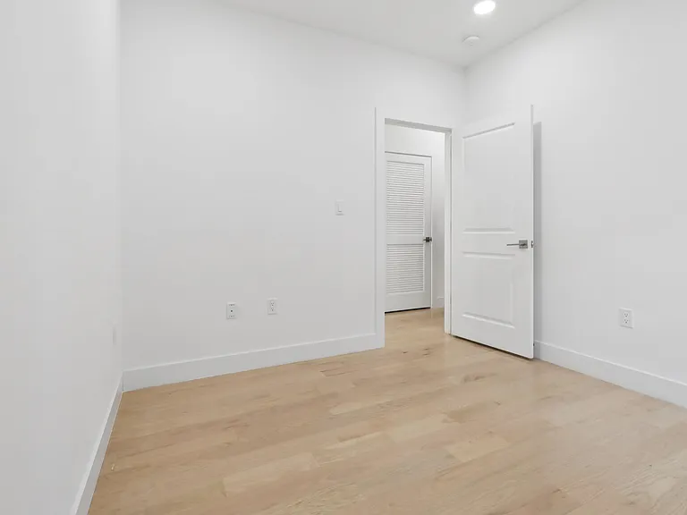 131 Zabriskie St #1 — Photo 28