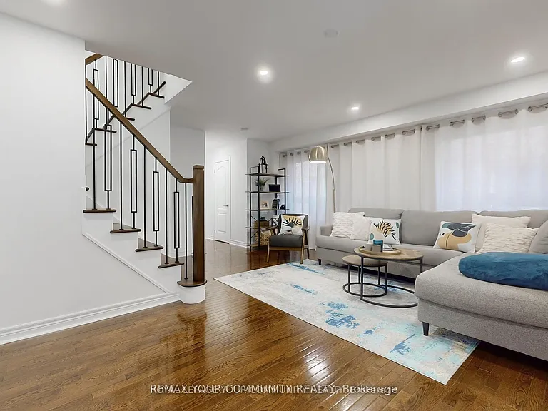 52 Four Seasons Cres — Photo 13