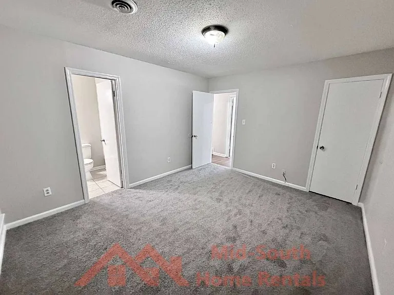 4147 Hallview Dr — Photo 9