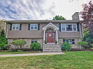 120 Russells Mills Rd, Dartmouth, MA 02748