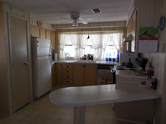 2nd image of 22 Magnolia Ln