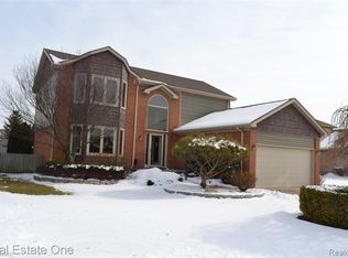 25694 Noble Dr, Chesterfield, MI 48051