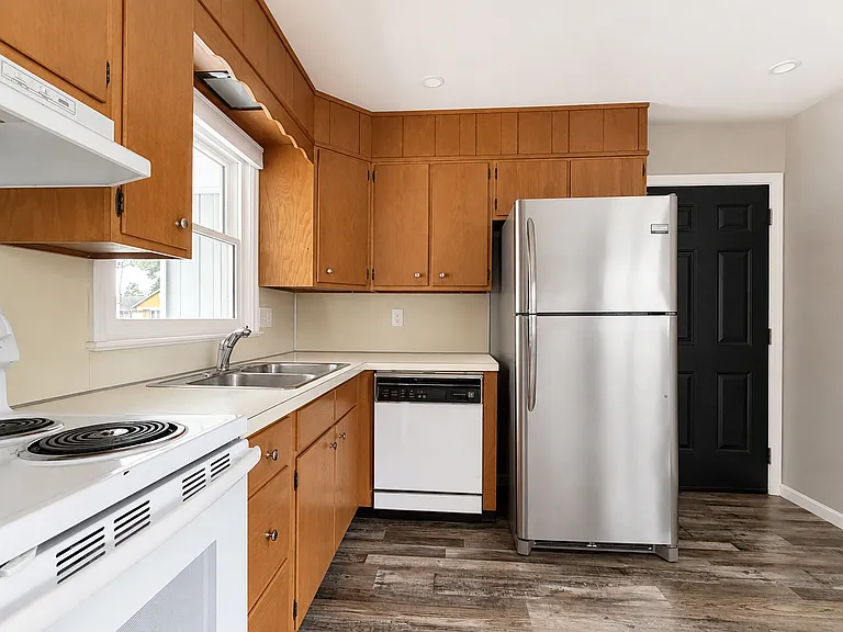 534 E New St — Photo 10