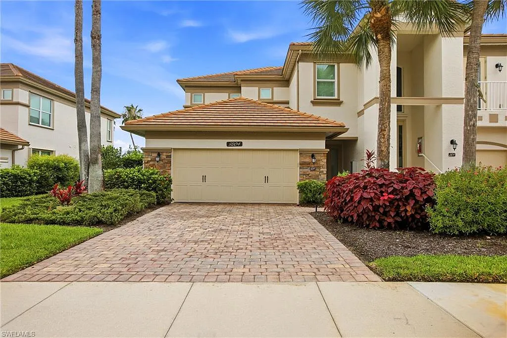 3 bed, 2.5 bath, 2090 sqft, $9,000 — Photo 2