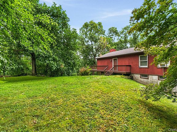 4th image of 35 Moccasin View Road