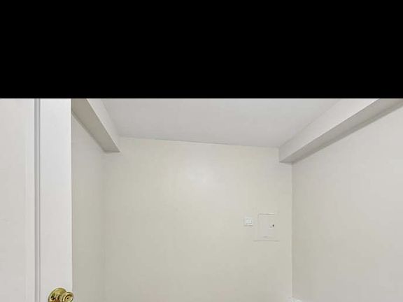 5th image of 718 W Dempster St #106