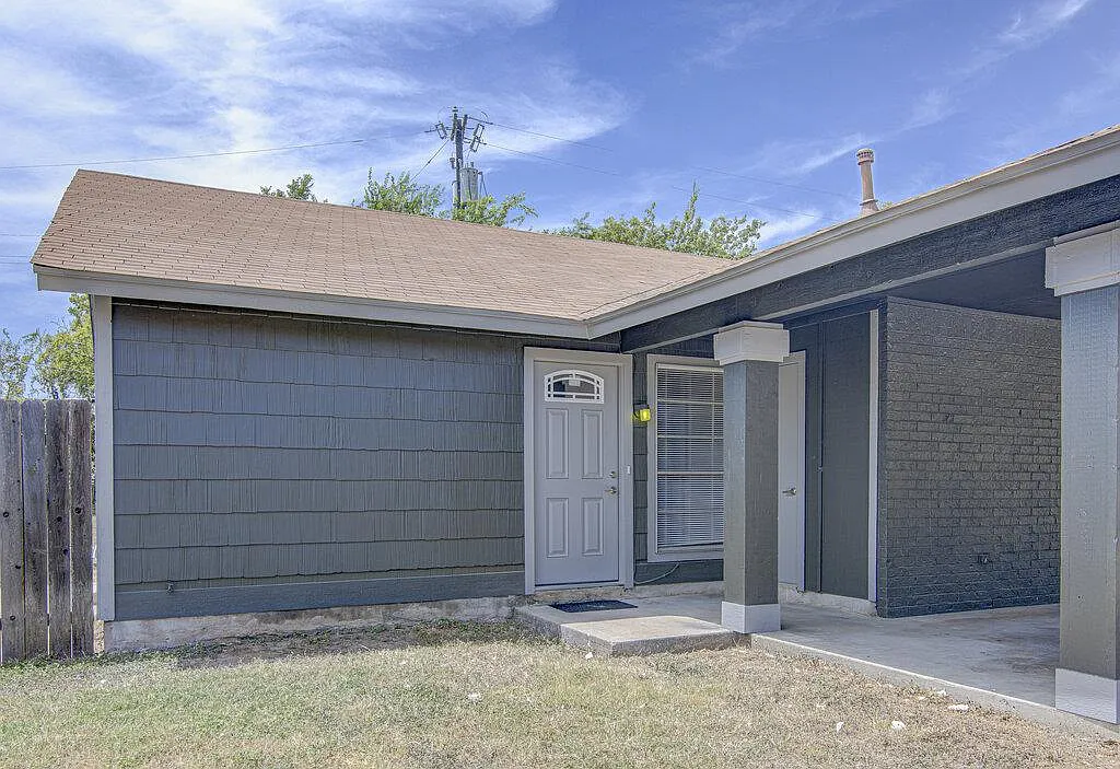 2 bed, 1.0 bath, 1608 sqft, $1,295 — Photo 3