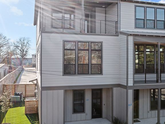 2nd image of 1423 S Presa St. #102