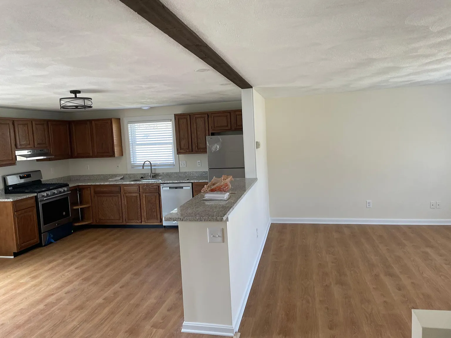 2 bed, 1.5 bath, 2112 sqft, $2,600 — Photo 3