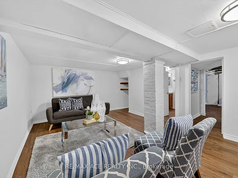 Glebemount Ave — Photo 23
