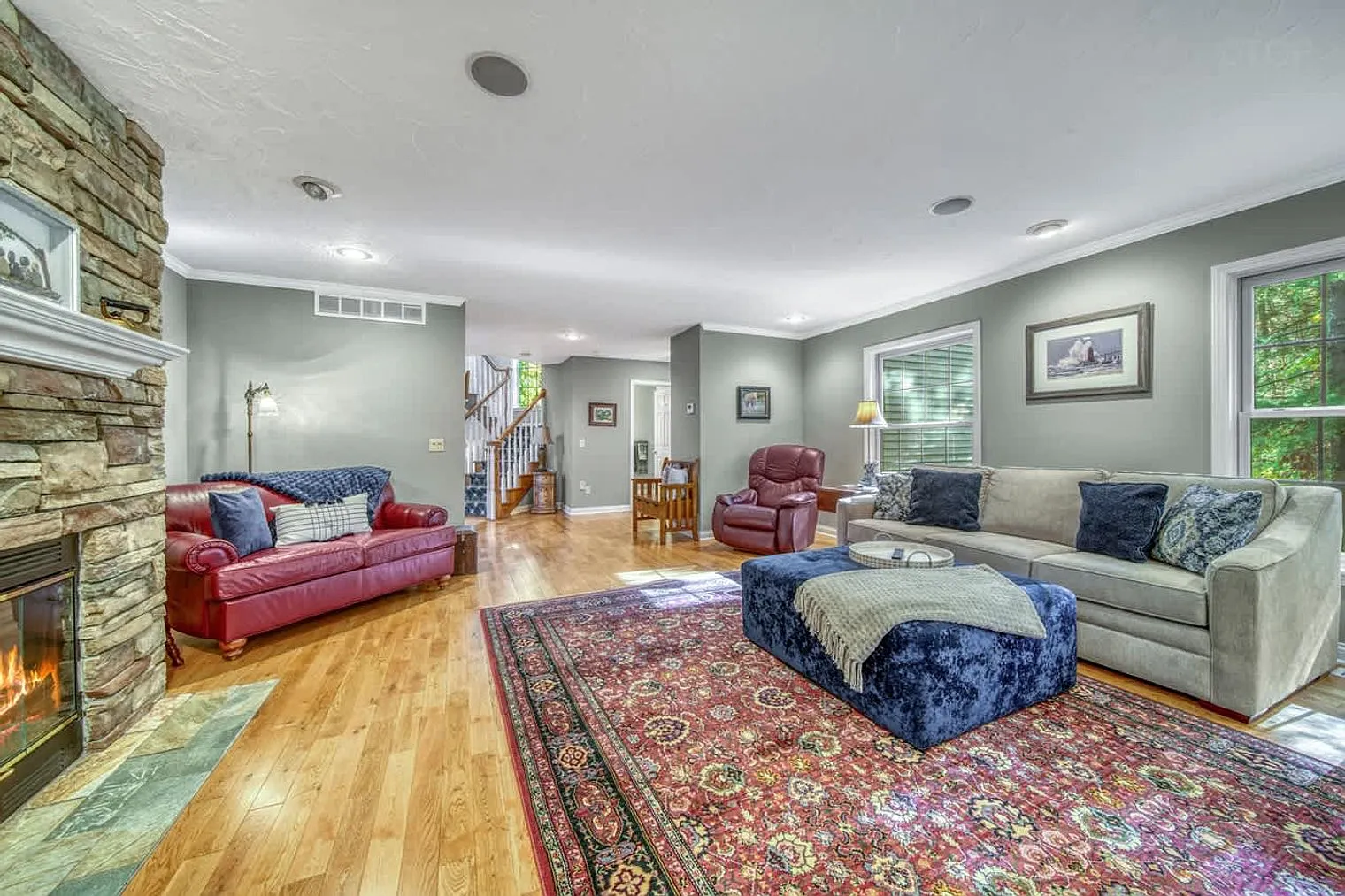 6 bed, 4.0 bath, 4596 sqft, $7,960 — Photo 3