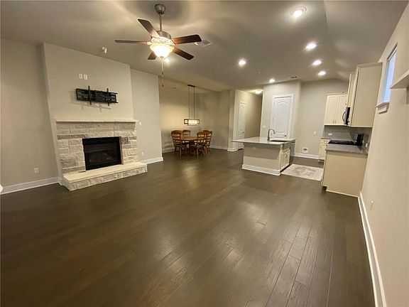 2nd image of 1013 Zacarias Dr