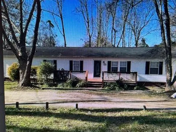 2155 N Lake Cir, Manning, SC 29102