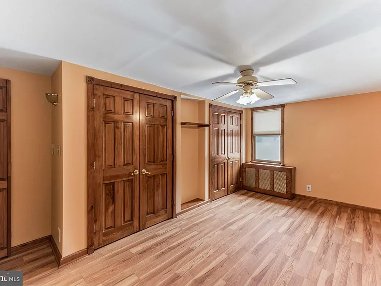 466 Logan Ave — Photo 15