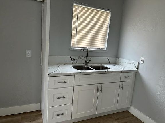 New kitchen sink an faucets