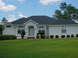 5221 Oak Dr, Marianna, FL 32446