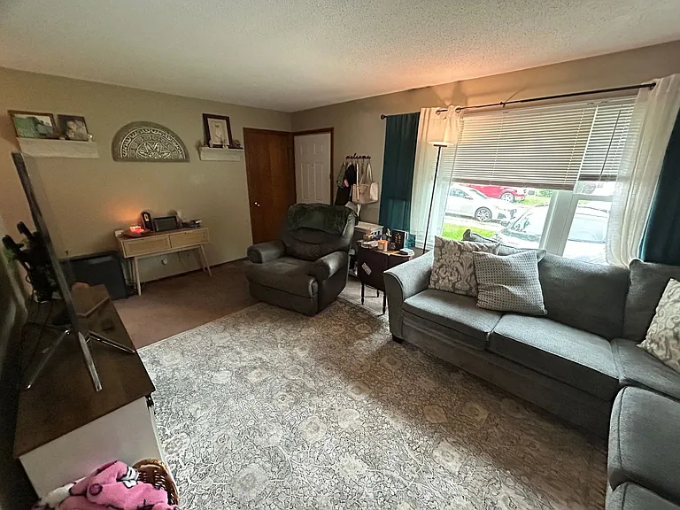 800 E Overton St — Photo 20