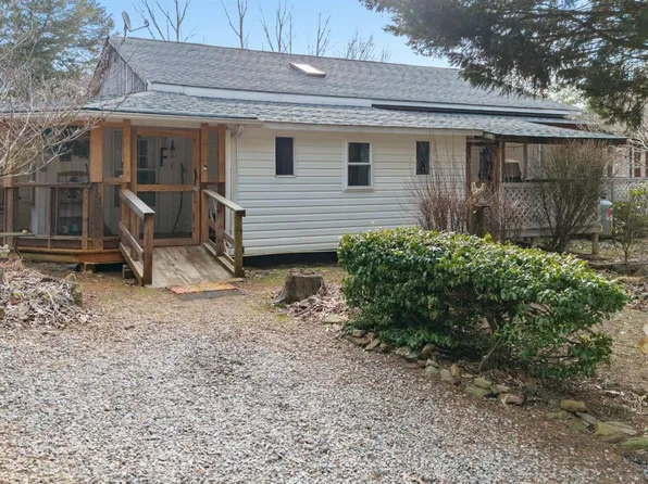 316 Ray Mill Rd, Gretna, VA 24557