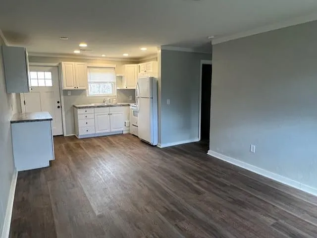 301 Harrison Ave #4