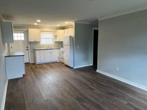 301 Harrison Ave Unit 4, Yadkinville, NC 27055