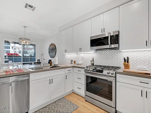 251 Camino Toluca, Camarillo, CA 93010