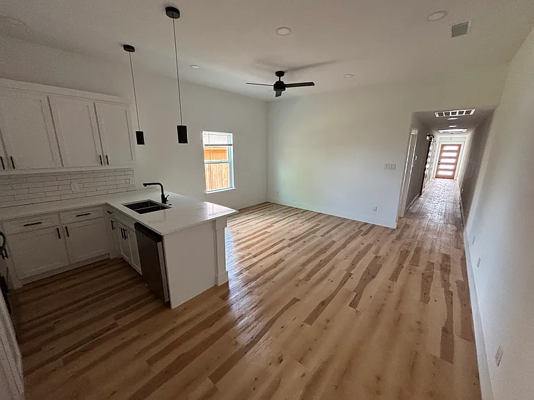 2210 Henry St #A — Photo 3